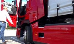 小卡车最新爆料视频大全,精彩瞬间尽收眼底